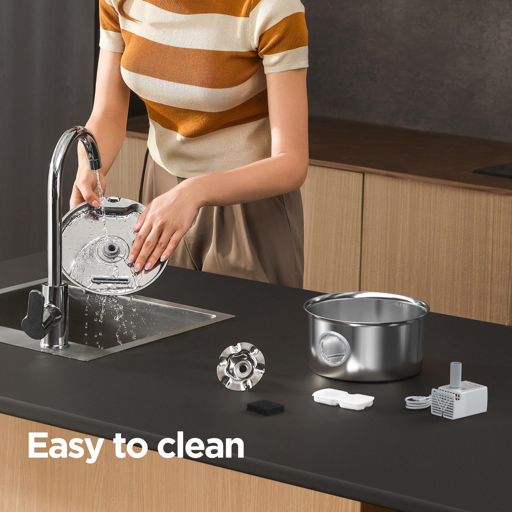 IHOUONE fountain in a kitchen lifestyle setting promoting convenient use