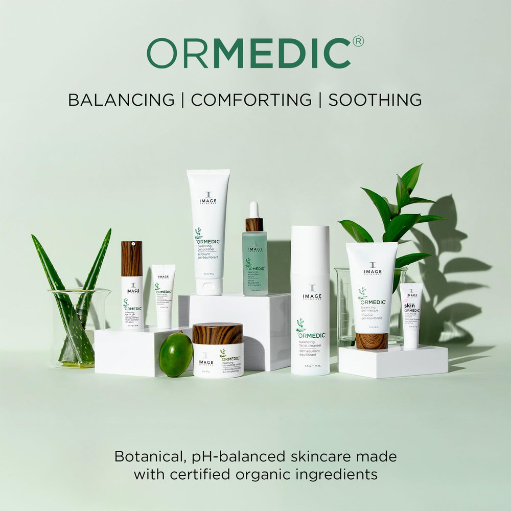 IMAGE Skincare producto en bolso junto a maquillaje, portátil y listo para retoques