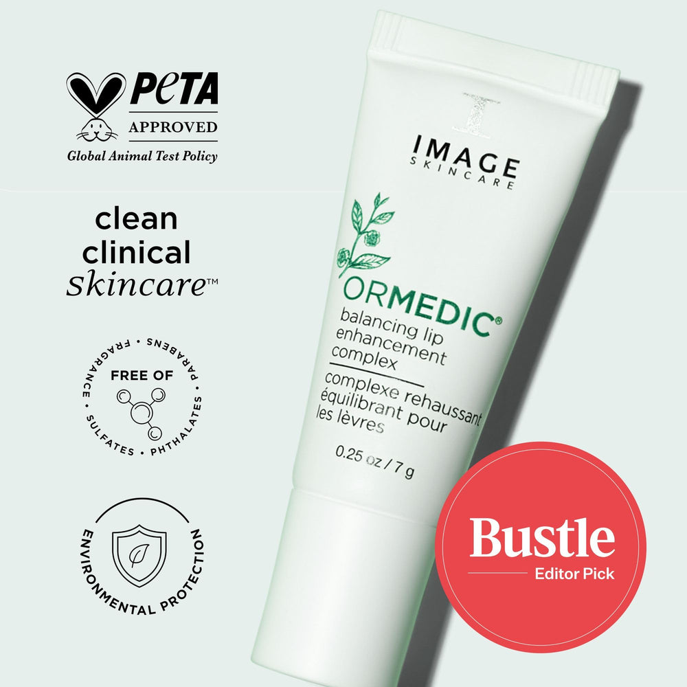 IMAGE Skincare producto en mano para comparar tamaño y portabilidad