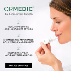 IMAGE Skincare textura cremosa en primer plano que demuestra hidratación