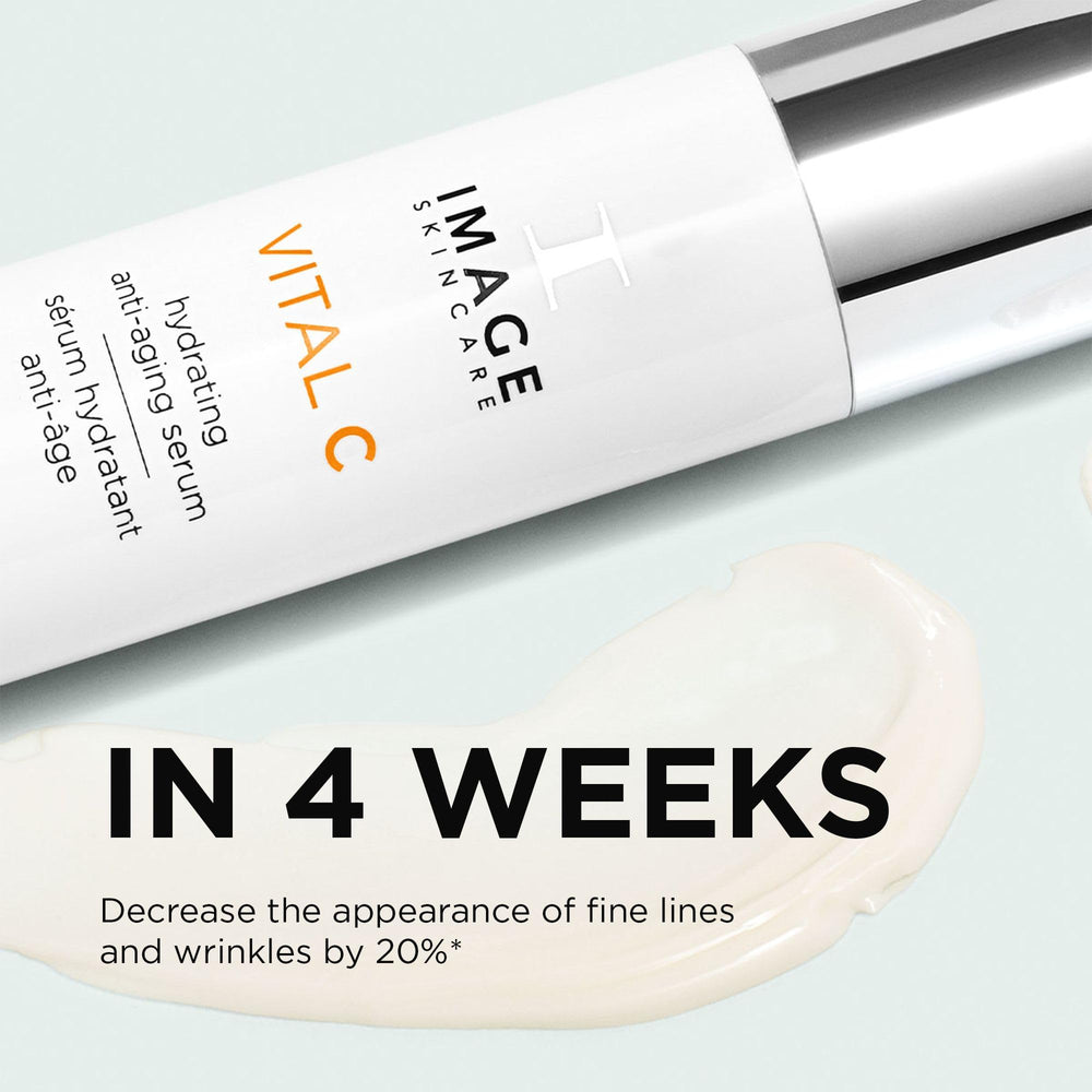 IMAGE Skincare aplicación del suero en manos para piel más suave