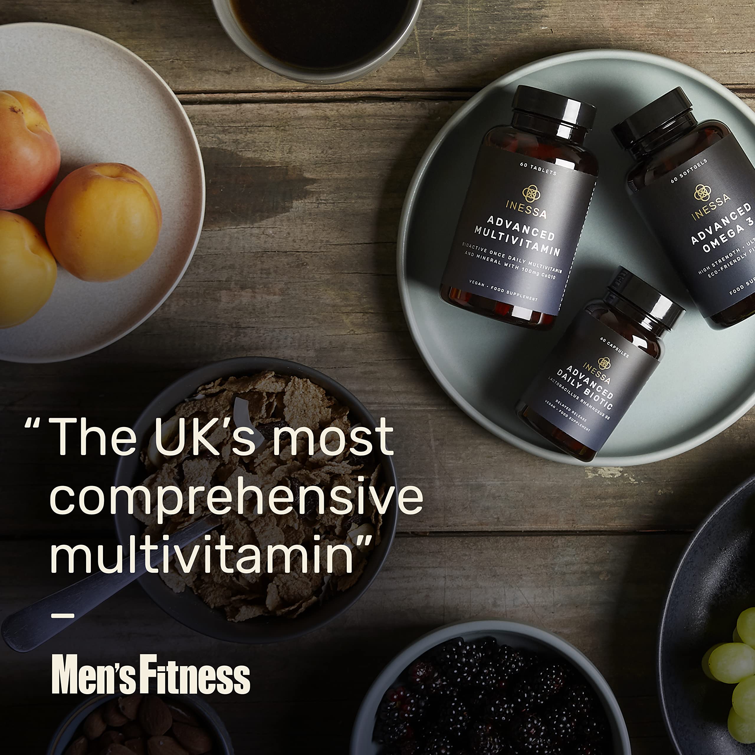 Inessa multivitamínico sobre mesa de desayuno mostrando integración en rutina