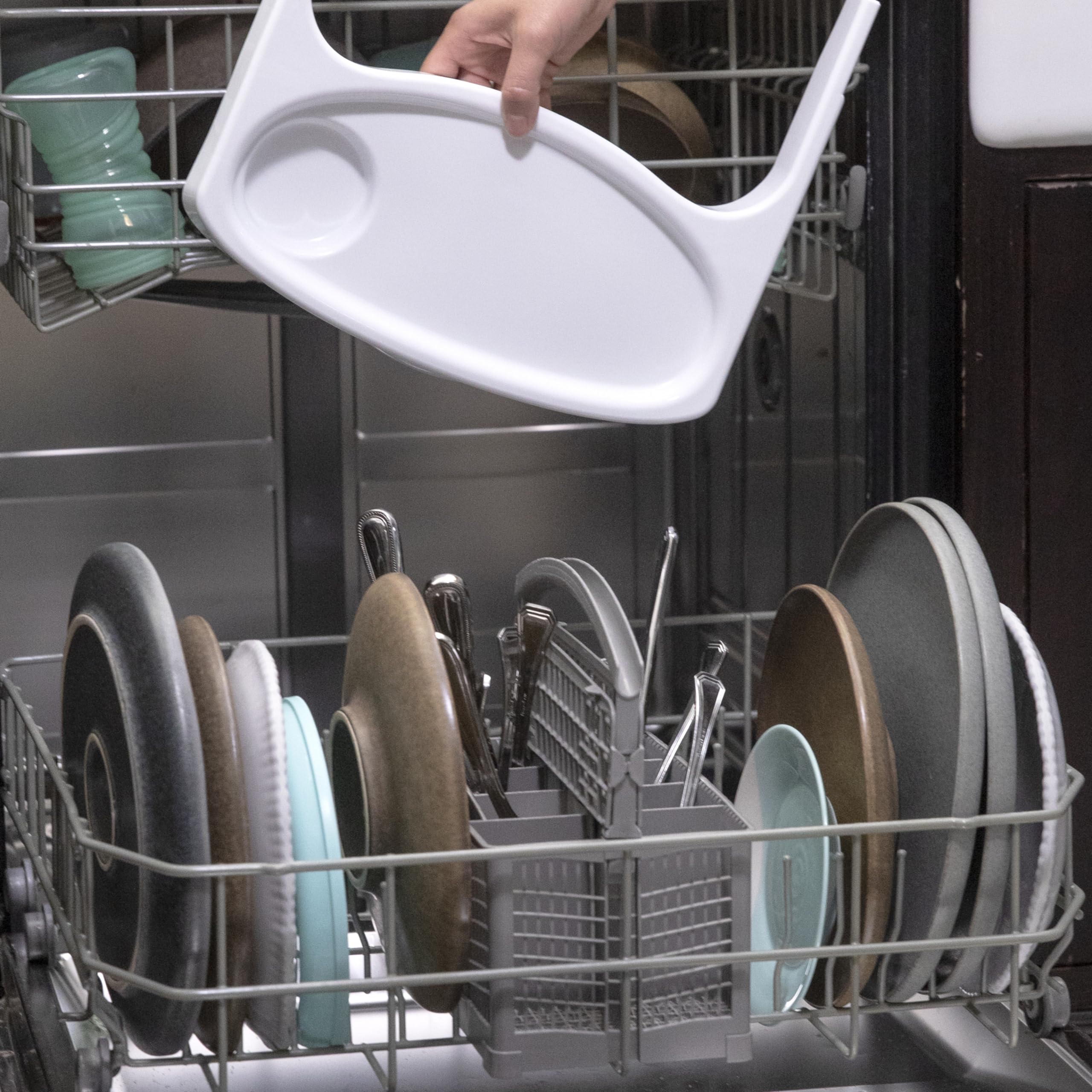 Ingenuity Baby Base comparación de tamaño que muestra dimensiones compactas