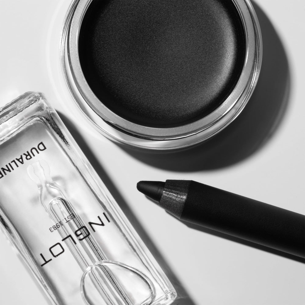 INGLOT artista aplicando Duraline en estudio, acabado profesional duradero