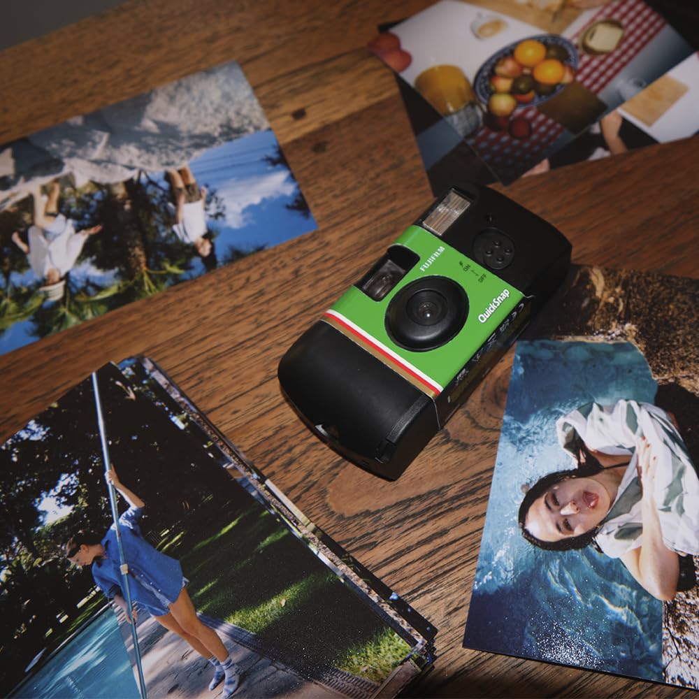 instax Fujifilm detalle del flash y botón, rapidez en disparos continuos