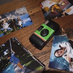 instax Fujifilm detalle del flash y botón, rapidez en disparos continuos