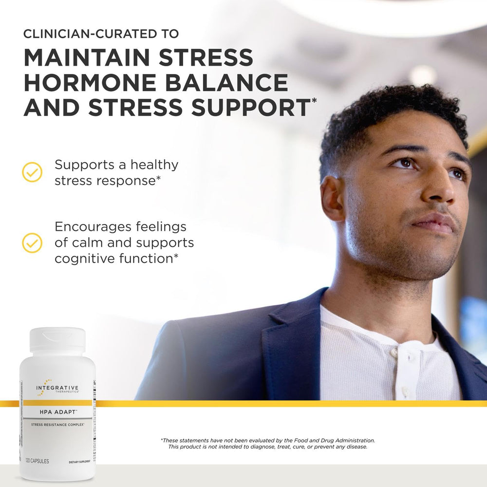 Integrative Therapeutics cápsula HPA Adapt en mano mostrando facilidad de ingestión