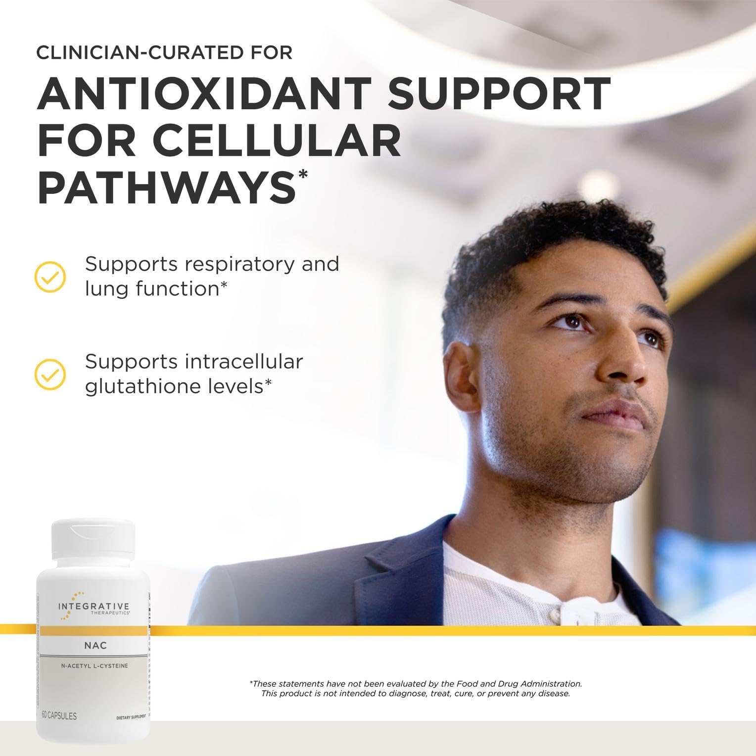 Integrative Therapeutics cápsulas en mano para ilustrar la porción y facilidad de uso