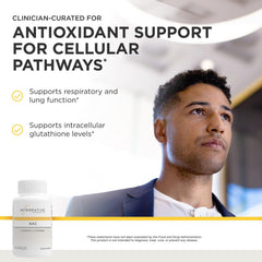 Integrative Therapeutics cápsulas en mano para ilustrar la porción y facilidad de uso