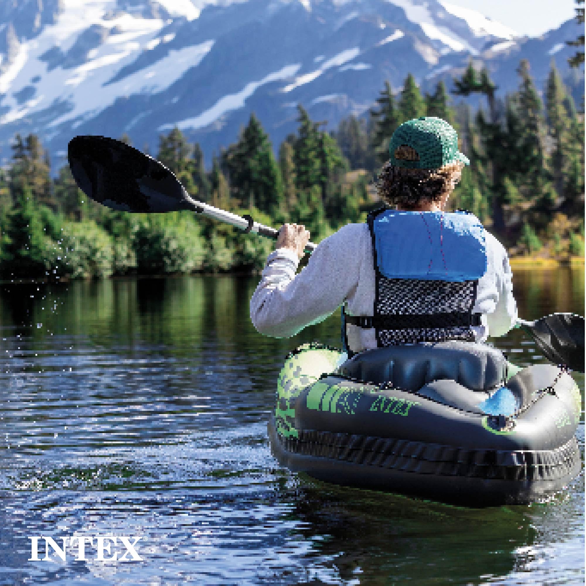 Intex Challenger K1 navegando en lago demostrando estabilidad recreativa