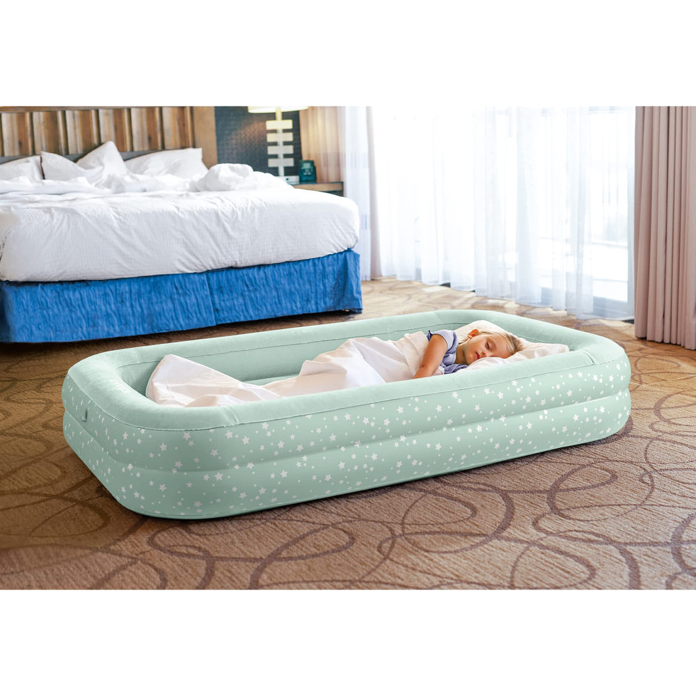 Intex cama en camping mostrando portabilidad y uso en exteriores