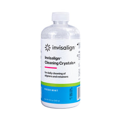 INVISALIGN envase frontal de Cleaning Crystals+ mostrando uso y beneficios
