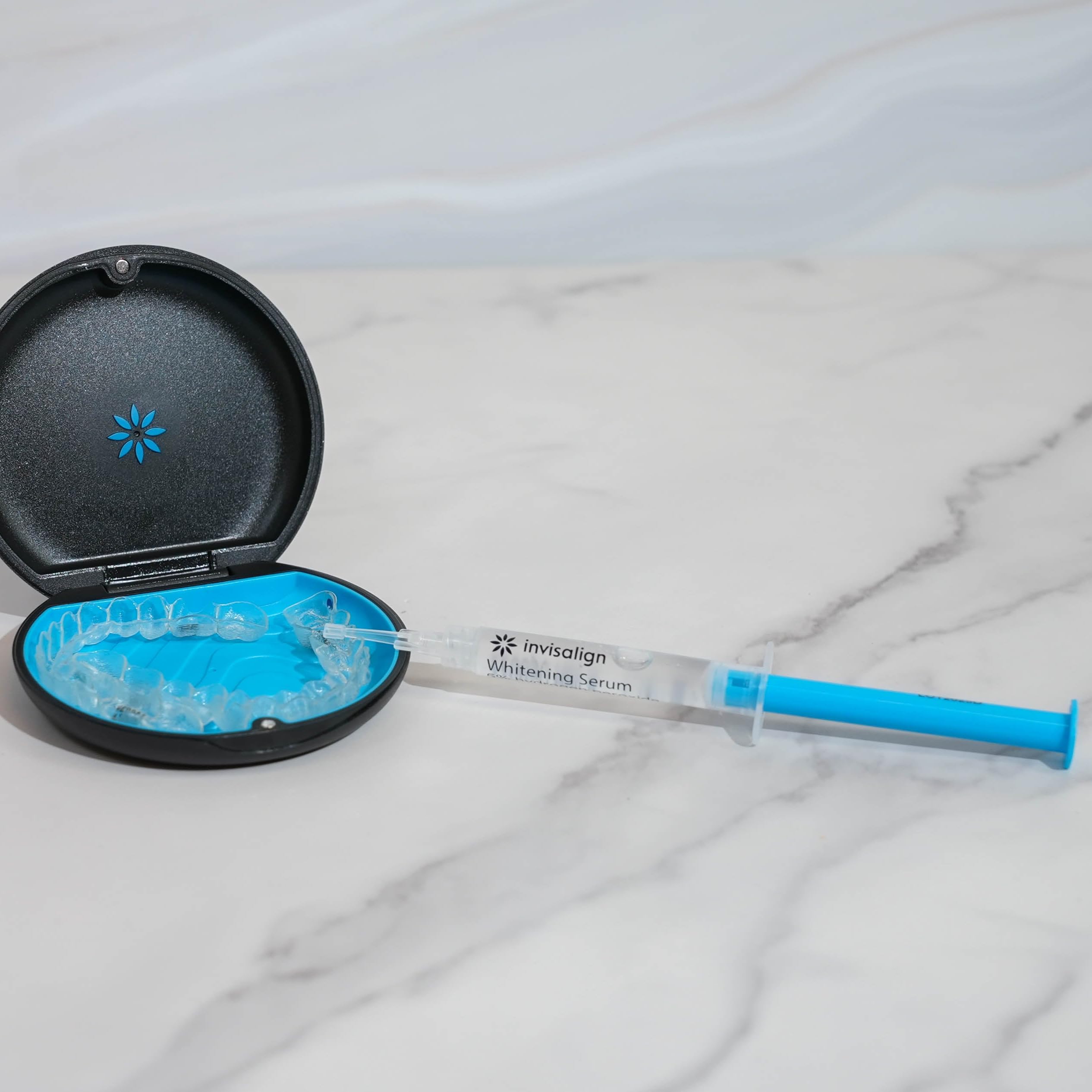 INVISALIGN etiqueta con instrucciones y precauciones para un uso seguro y correcto del producto