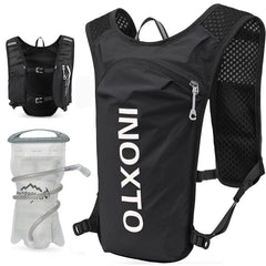 INOXTO vista frontal mochila hidratación negra con buen ajuste y acceso rápido