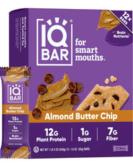 IQBAR frontal del paquete mostrando sabor Almond Butter Chip y conveniencia