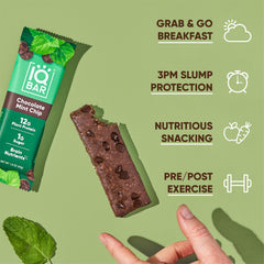 IQBAR barra abierta mostrando interior rico en fibra y proteína vegetal