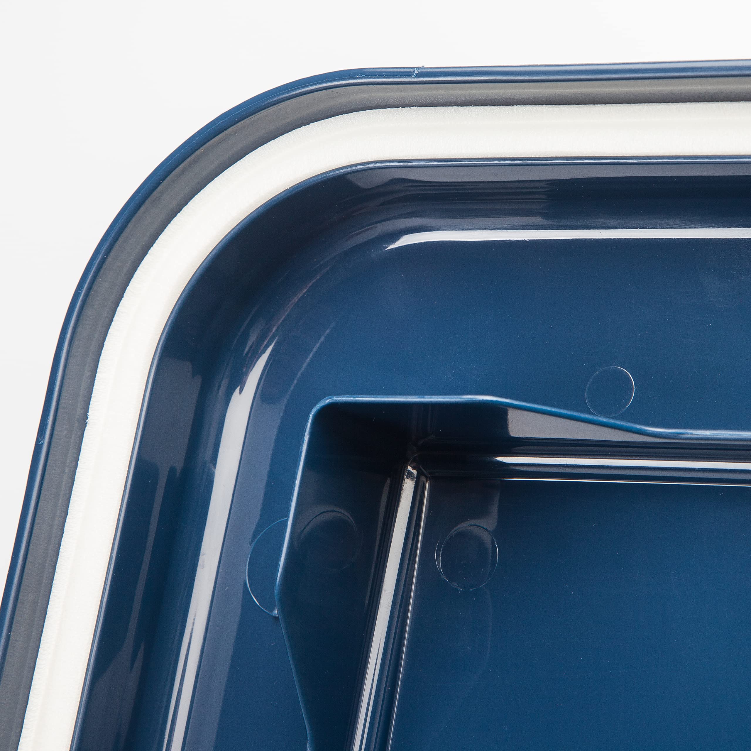 IRIS USA snap-lock latch and label detail showing secure closure benefit
