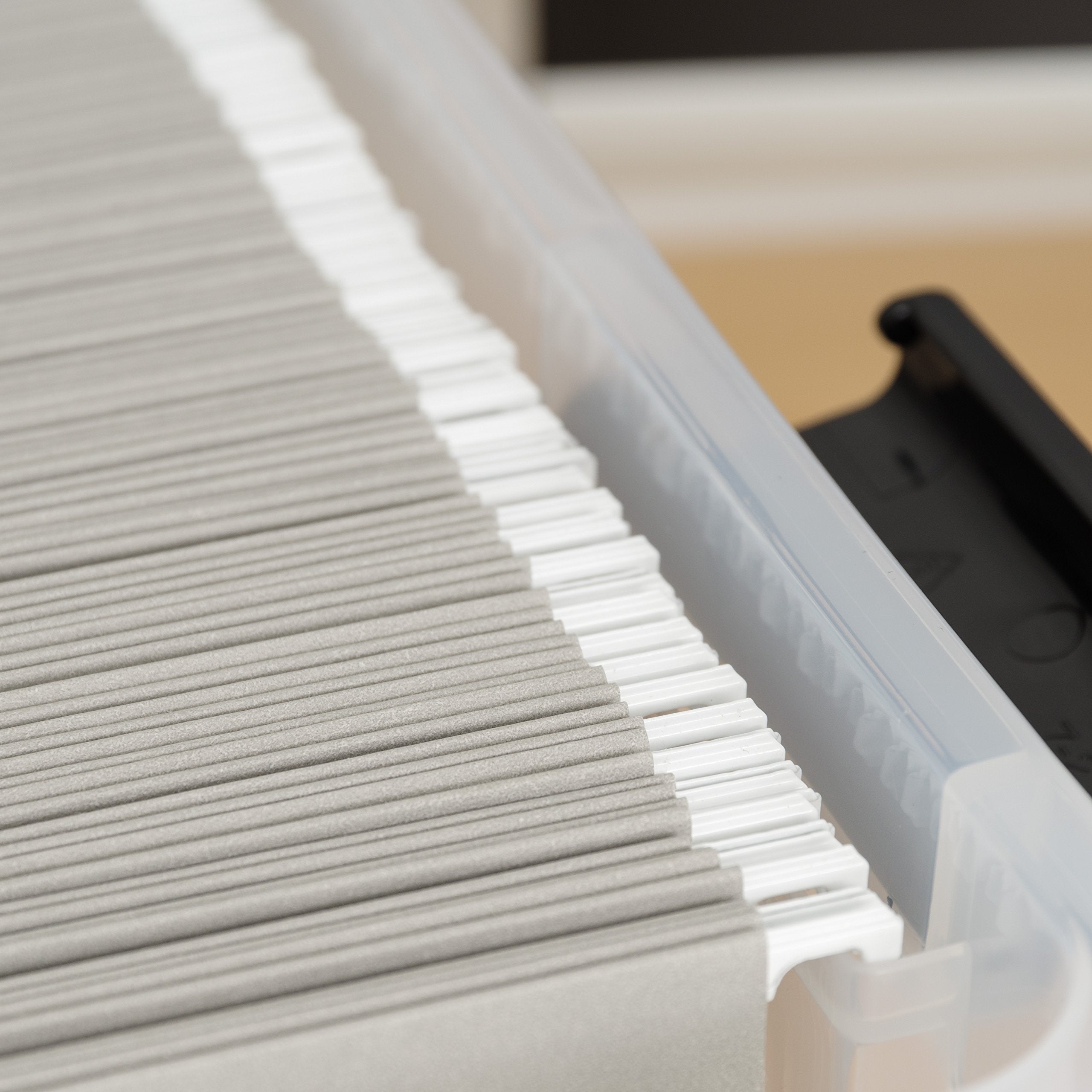 IRIS USA etiqueta de polipropileno 100% mostrando durabilidad y limpieza