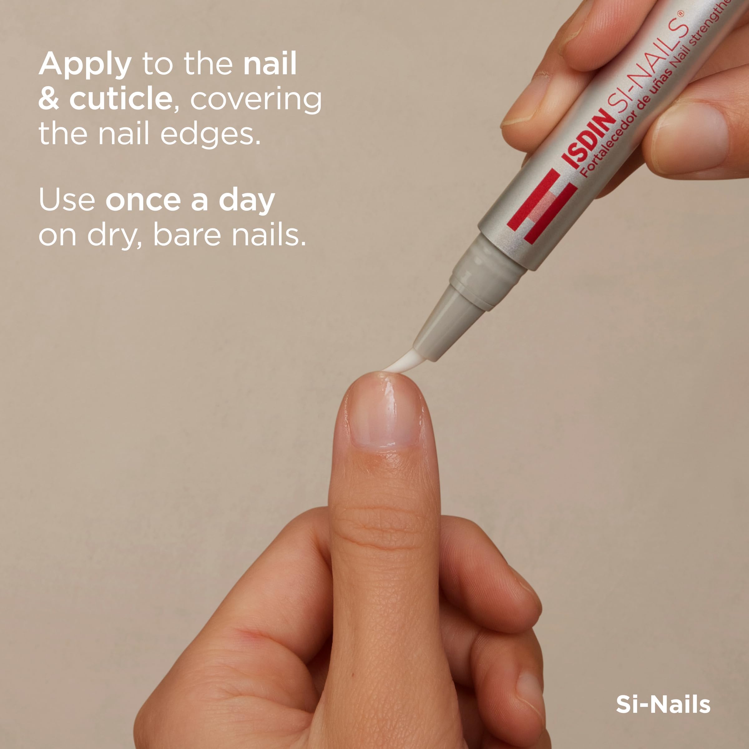 ISDIN Si-Nails en baño junto a rutina diaria ilustrando uso fácil cotidiano
