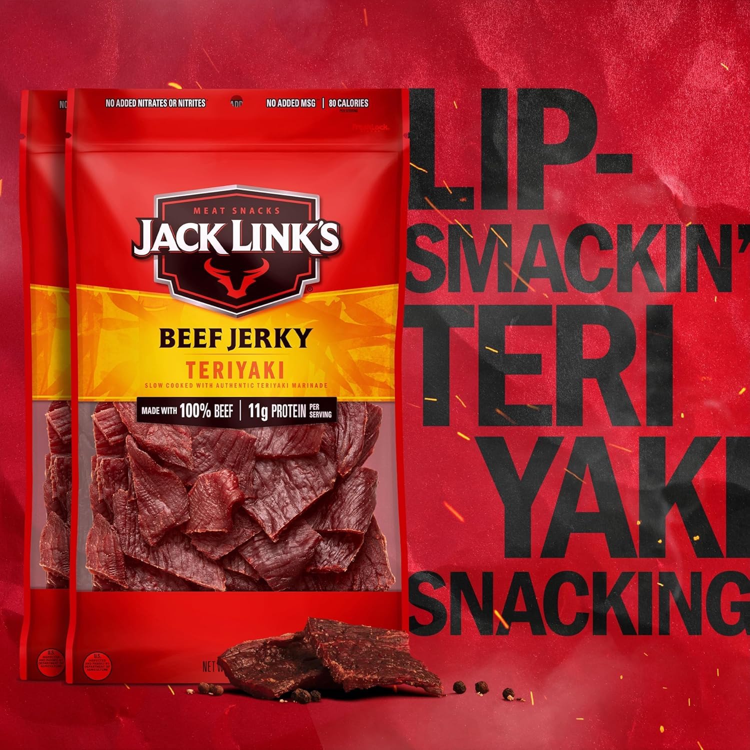 Jack Link's jerky sostenido en mano para comparar tamaño y porción práctica
