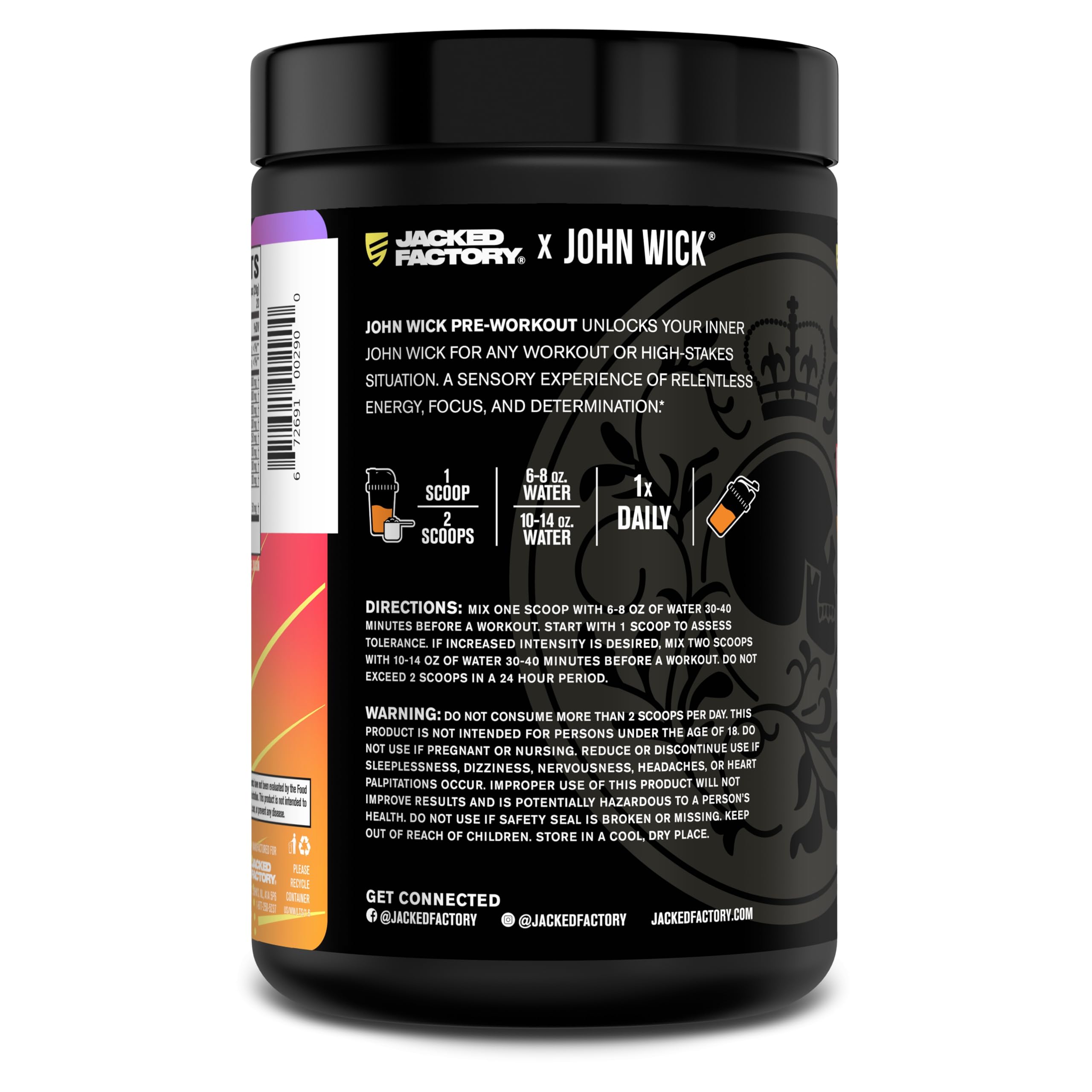 Jacked Factory Wick Mode atleta en gimnasio usando la bebida antes del entrenamiento