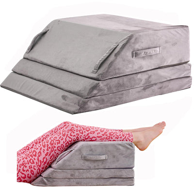 jakoola vista frontal de la almohada elevadora mostrando forma en cuña y beneficio de soporte