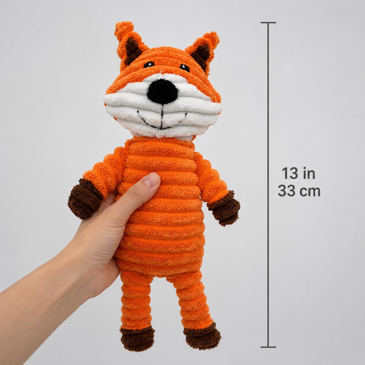 Jalousie mapache sostenido por mano ilustra tamaño y facilidad de agarre