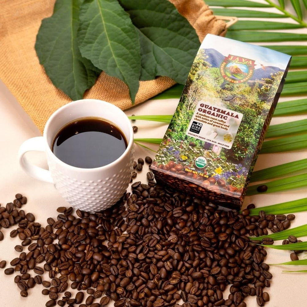 Java Planet taza servida en escena lifestyle transmitiendo disfrute diario