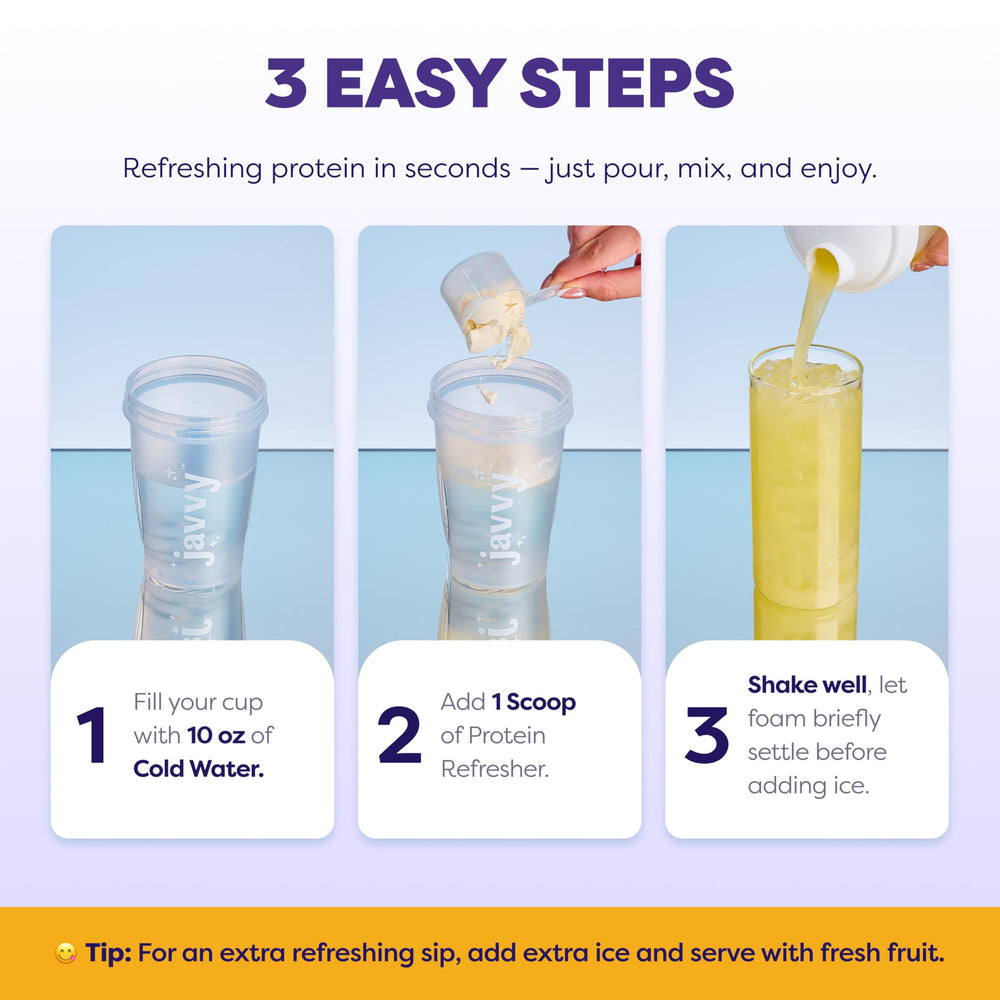 Vaso con bebida Javvy y hielo demostrando hidratación y sabor frutal