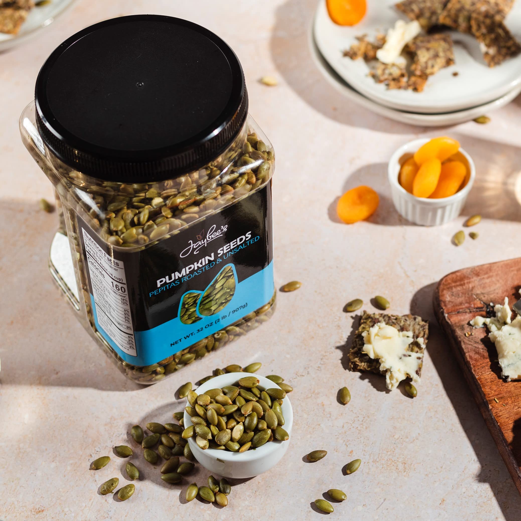 Jaybee's pepitas espolvoreadas en ensalada aportando crocante nutritivo