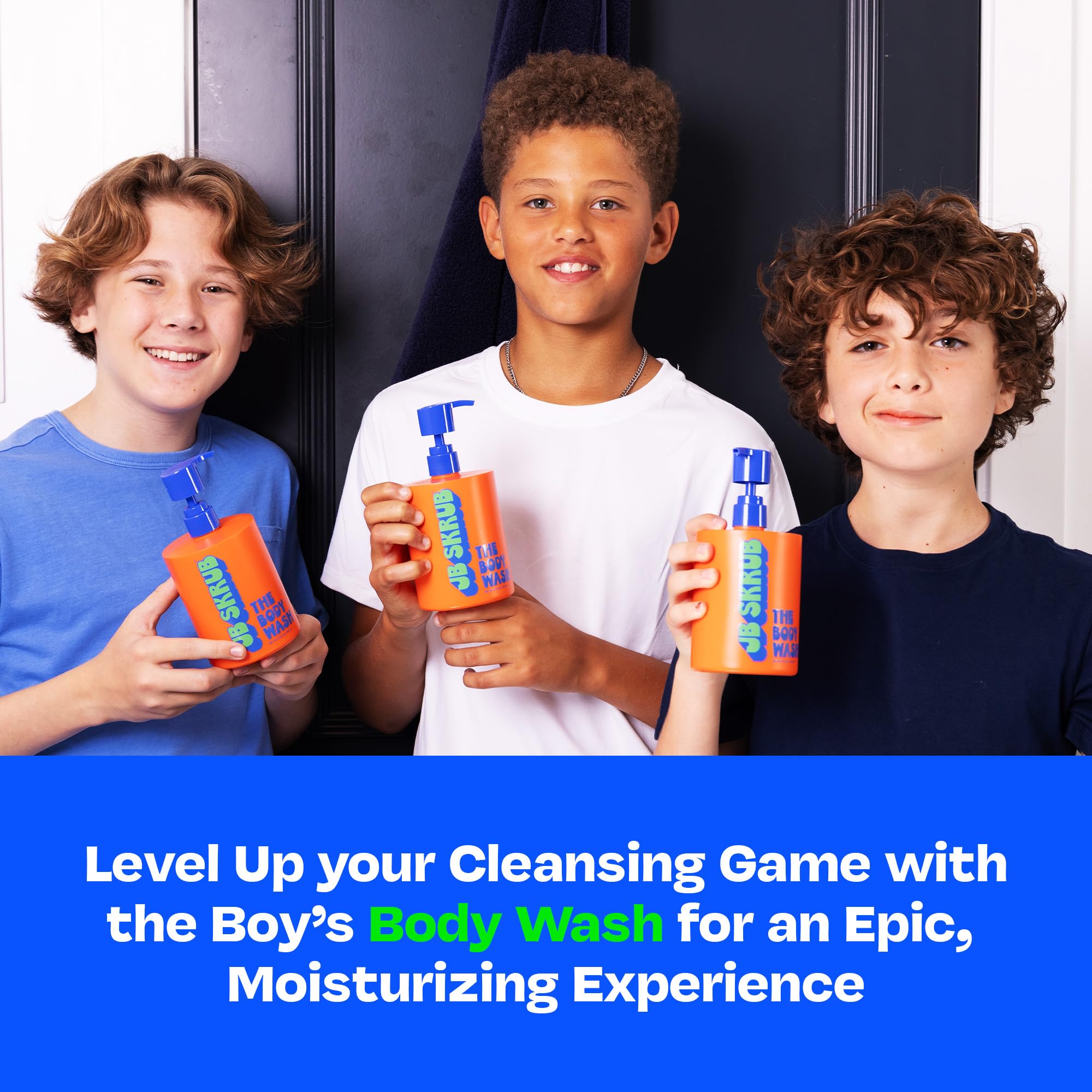 JB SKRUB adolescente usando gel corporal para rutina fresca
