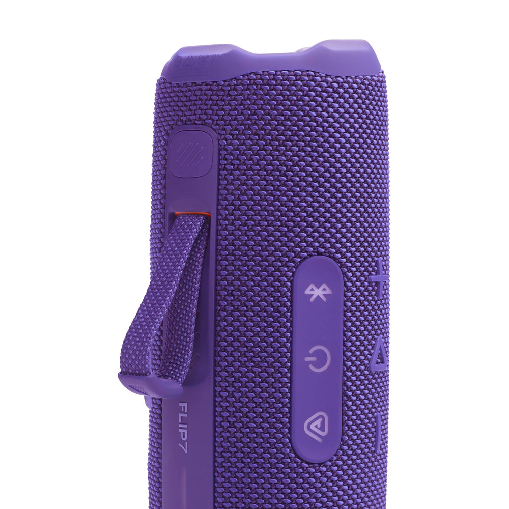 JBL Flip 7 packaging with included loop and carabiner showing ready-to-go accessories