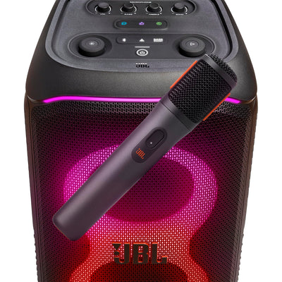 JBL pareja de micrófonos en uso sobre PartyBox, libertad y sonido nítido