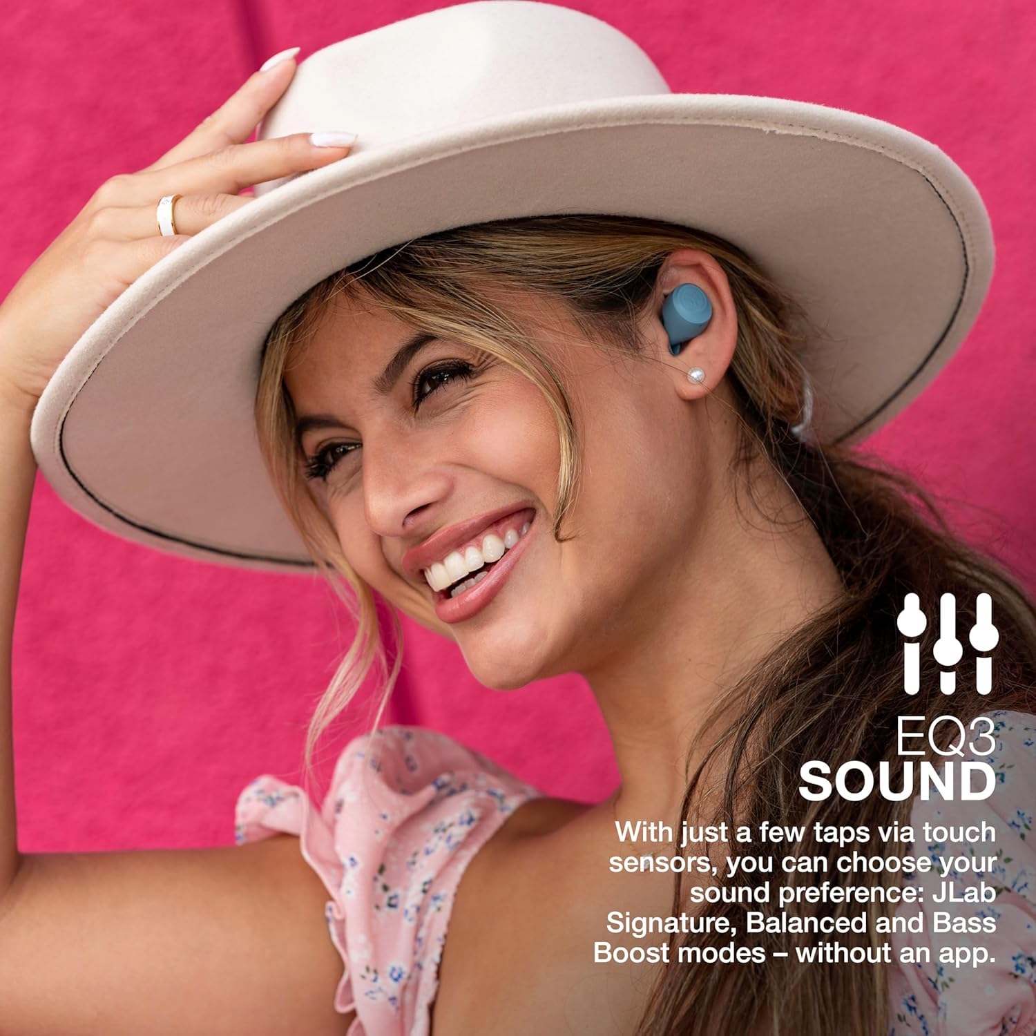 JLab auricular en uso durante paseo mostrando comodidad y llamada clara