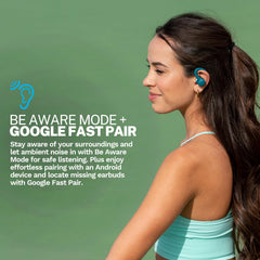 JLab estuche abierto con cable USB integrado y auriculares cargando