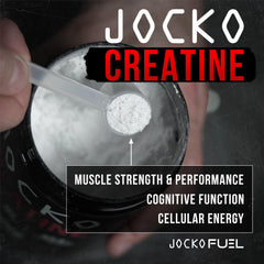 Jocko Fuel polvo disuelto en vaso listo para consumir tras entrenar