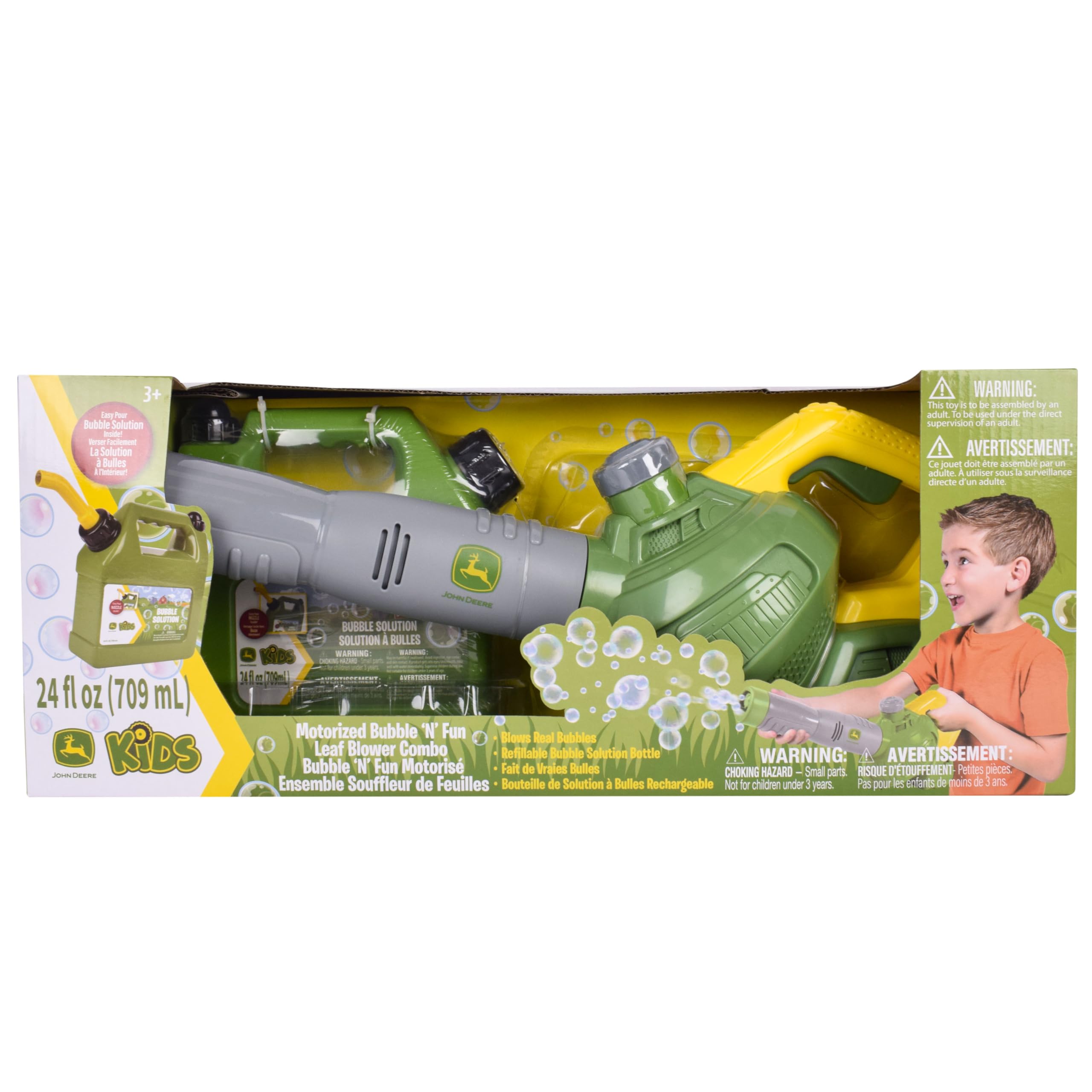 John Deere en jardín mostrando juego imaginativo y participación familiar