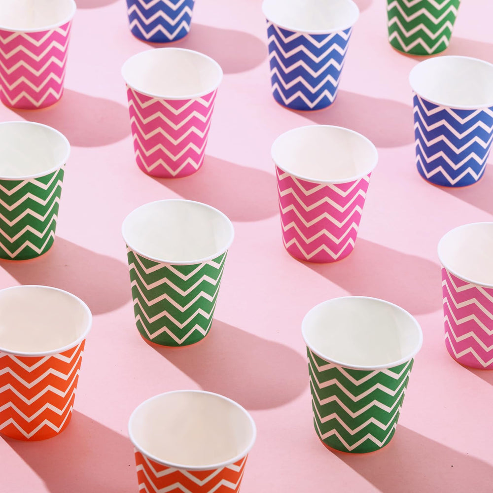 JOLLY PARTY vasos usados como copas de muestra en baño o consultorio