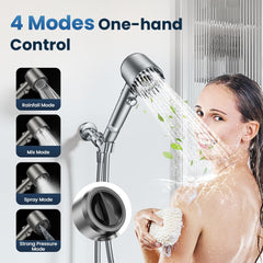 Persona usando Jomst en mano para bañar mascota fácilmente