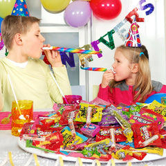 Jumblet caramelos cayendo de una piñata, ideal para fiestas y lanzamientos