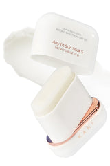 KAHI stick frontal del envase mostrando diseño práctico y protección SPF50