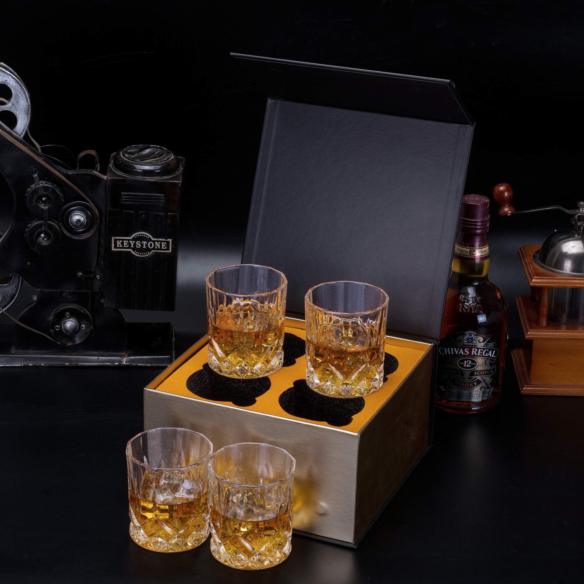 KANARS conjunto sobre mesa de bar añadiendo ambiente sofisticado