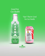 Karma botella en mano para comparar tamaño y portabilidad conveniente