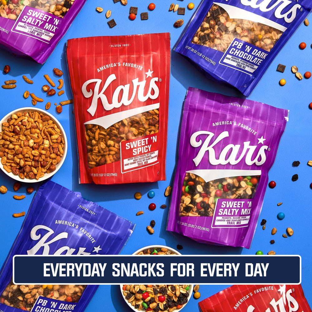 Kar's bolsita en mano para comparar tamaño, práctico para llevar y usar