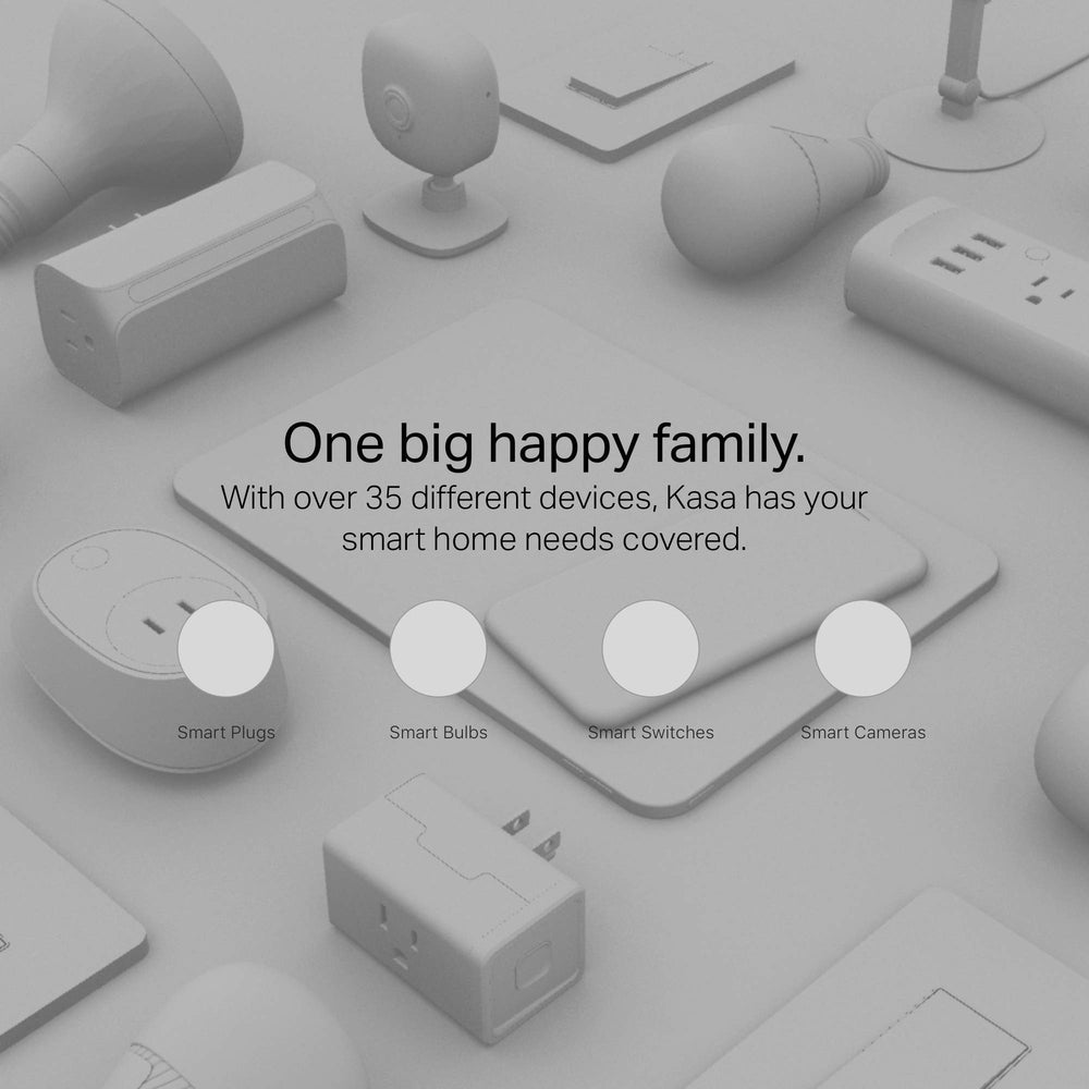 Kasa Smart en sala con lámpara encendida demostrando automatización y ambiente