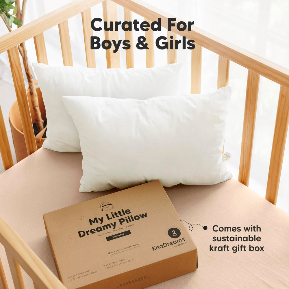 KeaBabies almohada sobre cama infantil en habitación mostrando ambiente acogedor