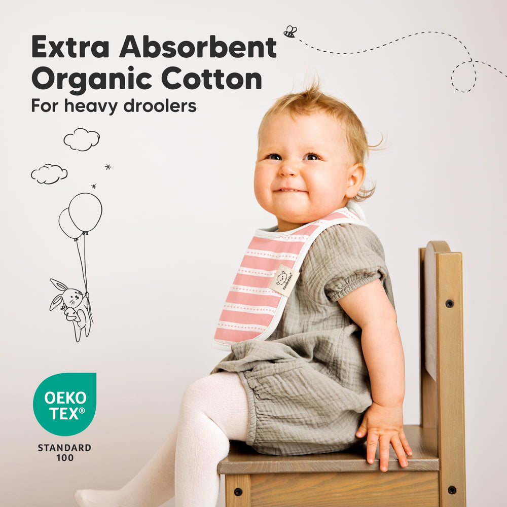 KeaBabies babero cubriendo el torso demostrando amplia protección de ropa