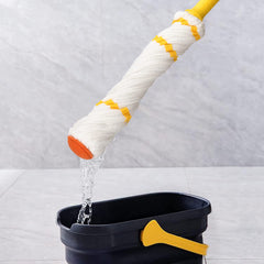 KeFanta mop en uso fregando baldosa y eliminando manchas superficiales