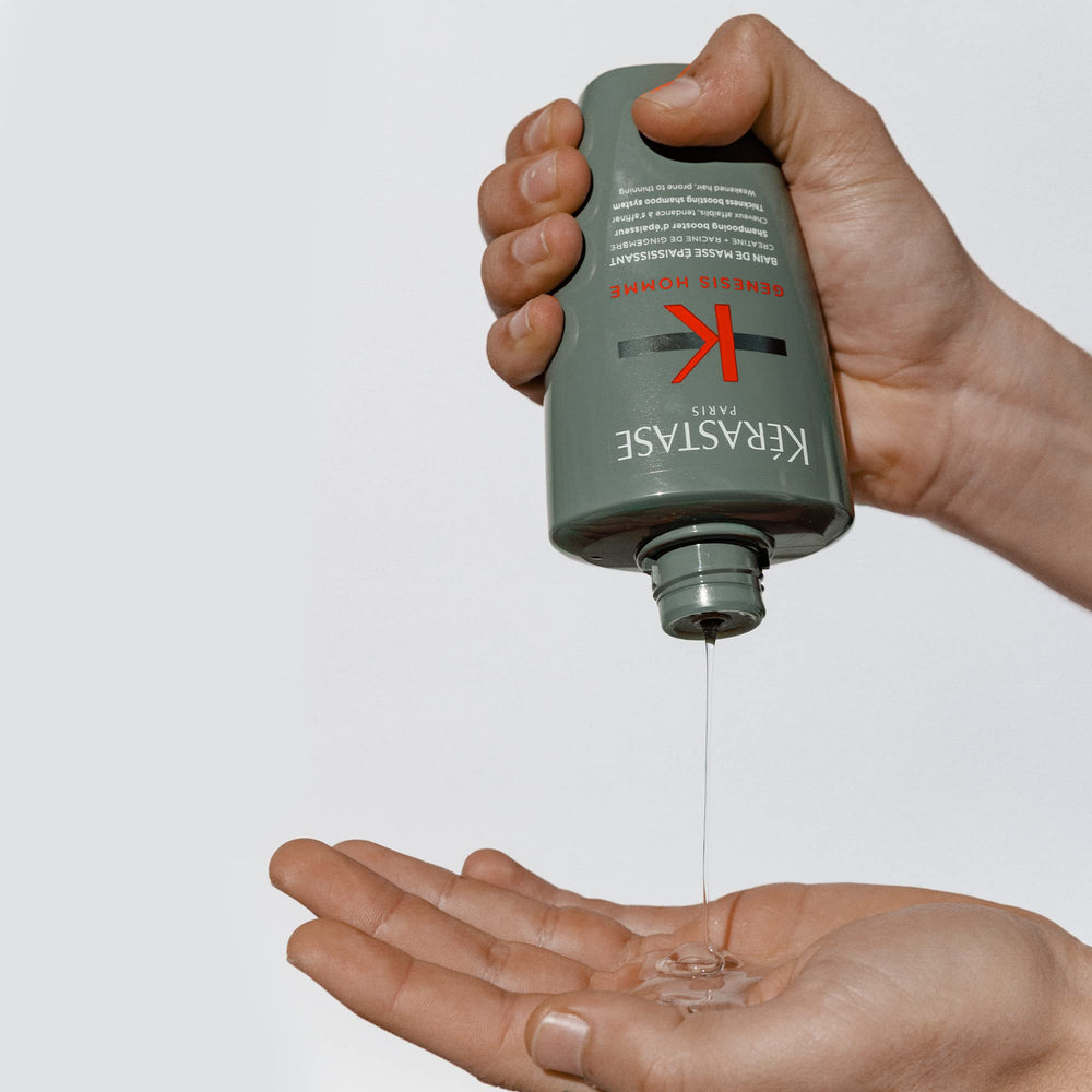 KÉRASTASE Genesis en baño masculino mostrando uso cotidiano