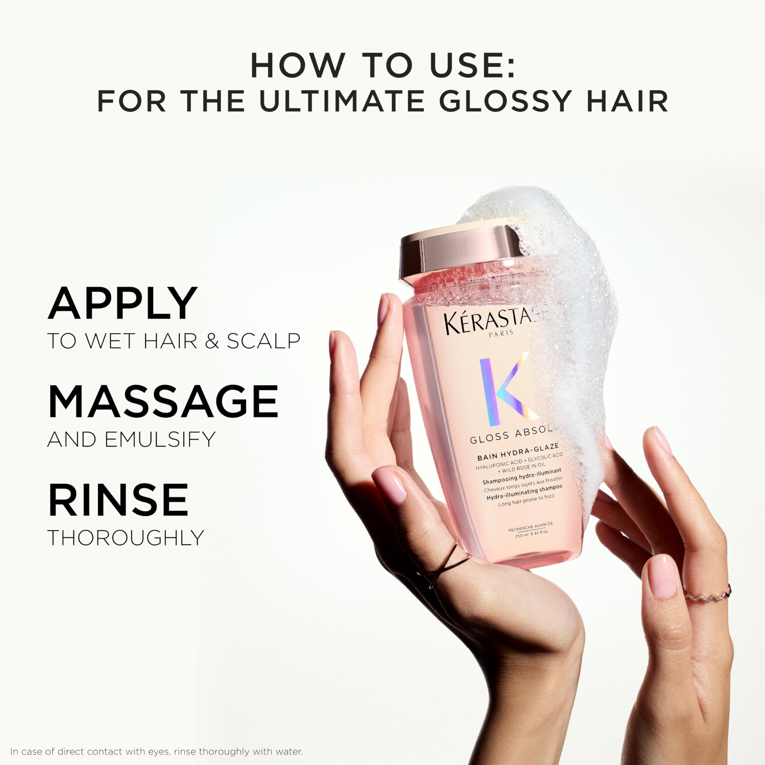 KÉRASTASE Gloss Absolu en la ducha demostrando aplicación fácil